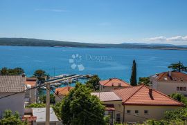 APARTMAN SA GALERIJOM I PREKRASNIM POGLEDOM NA MORE, Crikvenica, شقة