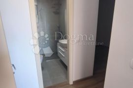 STAN S BAZENOM NA 30M OD MORA - 150m2 - Mandre, otok Pag, Kolan, Appartement