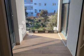 STAN S BAZENOM NA 30M OD MORA - 150m2 - Mandre, otok Pag, Kolan, Appartement