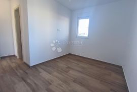 STAN S BAZENOM NA 30M OD MORA - 150m2 - Mandre, otok Pag, Kolan, Appartement