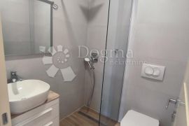 STAN S BAZENOM NA 30M OD MORA - 150m2 - Mandre, otok Pag, Kolan, Appartement