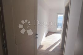 STAN S BAZENOM NA 30M OD MORA - 150m2 - Mandre, otok Pag, Kolan, Appartement