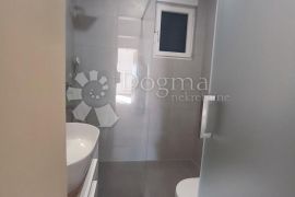 STAN S BAZENOM NA 30M OD MORA - 150m2 - Mandre, otok Pag, Kolan, Appartement