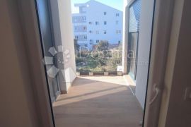 STAN S BAZENOM NA 30M OD MORA - 150m2 - Mandre, otok Pag, Kolan, Appartement