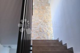 STAN S BAZENOM NA 30M OD MORA - 150m2 - Mandre, otok Pag, Kolan, Appartement