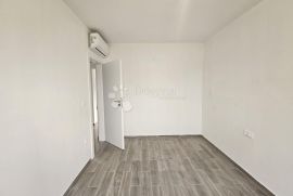 Stan, novogradnja, 60m od mora, 3ss + krovna terasa, Nin, Appartment