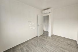 Stan, novogradnja, 60 m od mora, prizemlje+vrt, Nin, Appartment