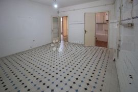 Stan u centru Rijeke, Rijeka, Appartement