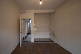 Stan u centru Rijeke, Rijeka, Appartement