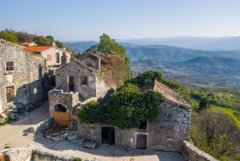 TRI KUĆE U STAROGRADSKOJ JEZGRI S POGLEDOM!, Pićan, بيت