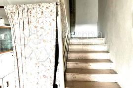 LIJEPA DVOJNA KUĆA ZA RENOVACIJU S POGLEDOM NA MORE, OKOLICA LABINA, Labin, Famiglia