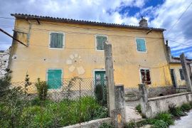 LIJEPA DVOJNA KUĆA ZA RENOVACIJU S POGLEDOM NA MORE, OKOLICA LABINA, Labin, Famiglia