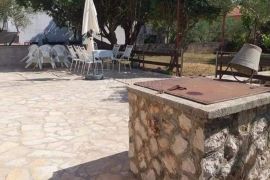 Srima - Dvije kuće na velikoj parceli u blizini plaže, Vodice, Casa