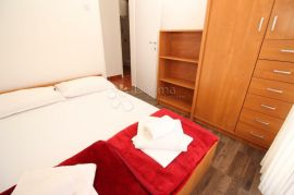 Baška - kuća s 4 apartmana za najam ! Rijetkost !, Baška, Kuća