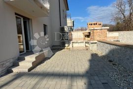 NOVOGRADNJA U NJIVICAMA S PREDIVNIM POGLEDOM NA MORE, Omišalj, Apartamento