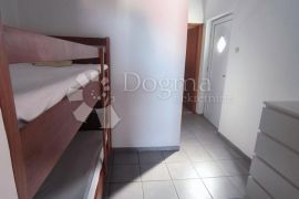 Kuća sa 6 apartmana, Sabunike-Privlaka, Privlaka, Casa