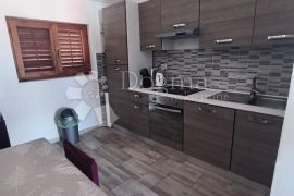 Kuća sa 6 apartmana, Sabunike-Privlaka, Privlaka, Casa