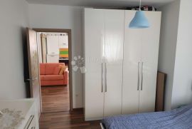 PRILIKA - APARTMAN SA BAZENOM I VLASTITIM VRTOM, Dobrinj, Apartamento