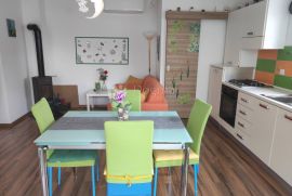 PRILIKA - APARTMAN SA BAZENOM I VLASTITIM VRTOM, Dobrinj, Apartamento