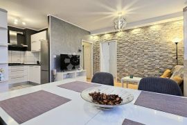 Ugodan stan 2S+DB za život nadomak centra, Umag, Appartment