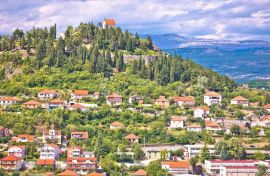 ZEMLJIŠTE S DOZVOLOM ZA 3 STANA, GLAVICE, Sinj, Famiglia