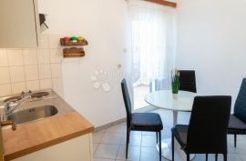 PIROVAC apartmanska kuća blizu mora, Pirovac, House