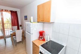 Apartman prvi red do mora s privatnom plazom, Karlobag, Karlobag, Wohnung