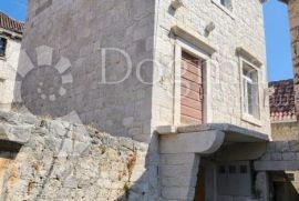 Kuća u Centru Trogira s 3 stana, Trogir, Haus