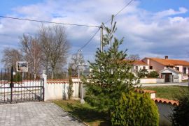 Šarmantna kuća ne velikoj okućnici, Žminj, House