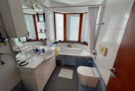 OPATIJA ugodna lokacija, prekrasna terasa i pogled, vlastiti vrt !, Opatija, Apartamento