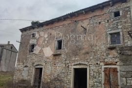 Šarmantna starina u srcu Istre / Barban, Barban, House