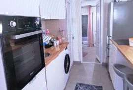 VODICE, lijepo namješten apartman, Vodice, Apartamento