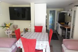 VODICE, lijepo namješten apartman, Vodice, Apartamento