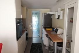 VODICE, lijepo namješten apartman, Vodice, Apartamento