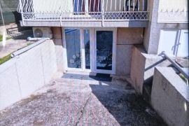 VODICE, lijepo namješten apartman, Vodice, Apartamento