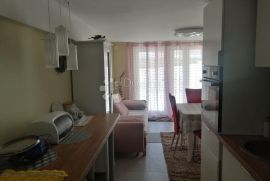 VODICE, lijepo namješten apartman, Vodice, Apartamento