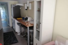 VODICE, lijepo namješten apartman, Vodice, Apartamento