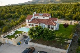 DUBRAVA KOD ŠIBENIKA - PREKRASNA VILLA SA BAZENOM, 282 m2, Šibenik - Okolica, House