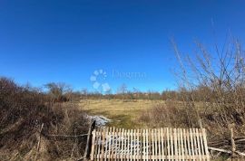 ZEMLJIŠTE NADOMAK PERUŠIČA U PRIRODI 11035M2 GRAĐEVINDKO !!, Perušić, أرض