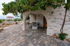 BRODARICA- MEDITERANSKA VILLA S BAZENOM I POGLEDOM, Šibenik - Okolica, Ev