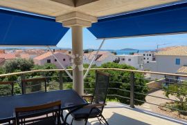 BRODARICA- MEDITERANSKA VILLA S BAZENOM I POGLEDOM, Šibenik - Okolica, Ev