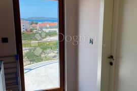 BRODARICA- MEDITERANSKA VILLA S BAZENOM I POGLEDOM, Šibenik - Okolica, Ev