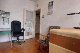 Stan Lovran, pogled more, Lovran, Appartement