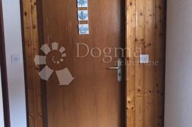 MALINSKA - APARTMAN S POGLEDOM NA MORE, Malinska-Dubašnica, Appartement