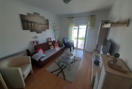 Lijepa kuća sa apartmanima u Kamporu 150m od mora, Rab, بيت