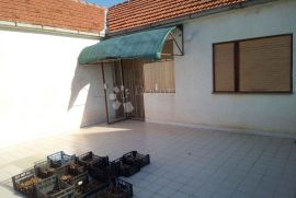 Biograd na Moru, kuća sa 3 stana, Biograd Na Moru, Casa