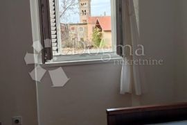 Svijetli Stan s Novom Fasadom -  74m2, Pula, Appartement