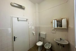 Svijetli Stan s Novom Fasadom -  74m2, Pula, Appartement