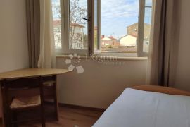 Svijetli Stan s Novom Fasadom -  74m2, Pula, Appartement