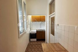 Svijetli Stan s Novom Fasadom -  74m2, Pula, Appartement